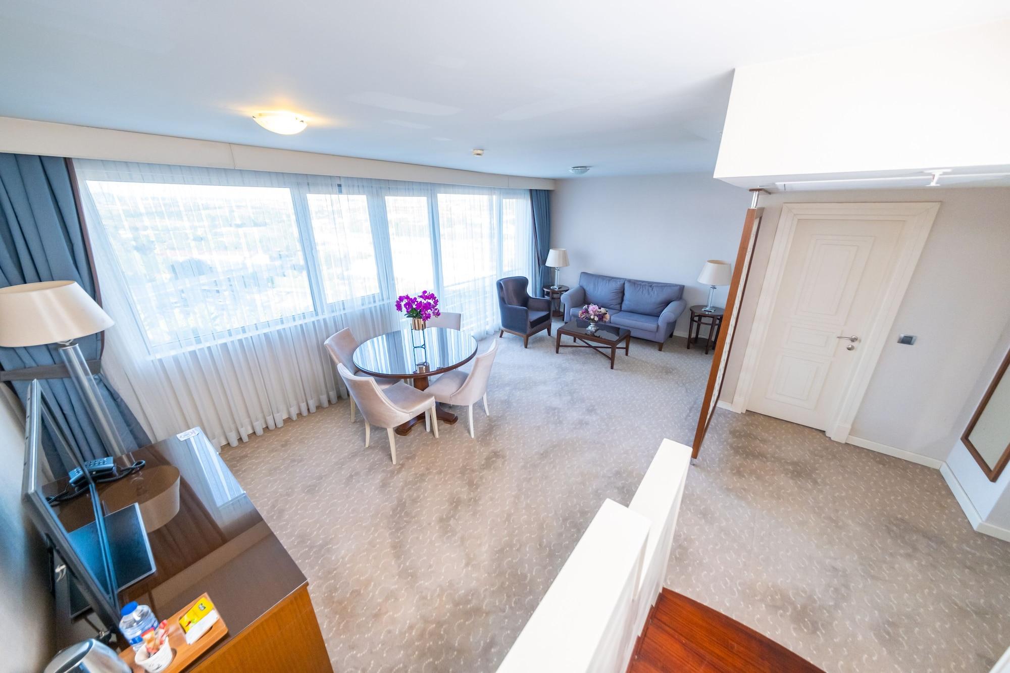 Miracle Istanbul Asia Airport Hotel & Spa Istambul Exterior foto A typical apartment at the complex
