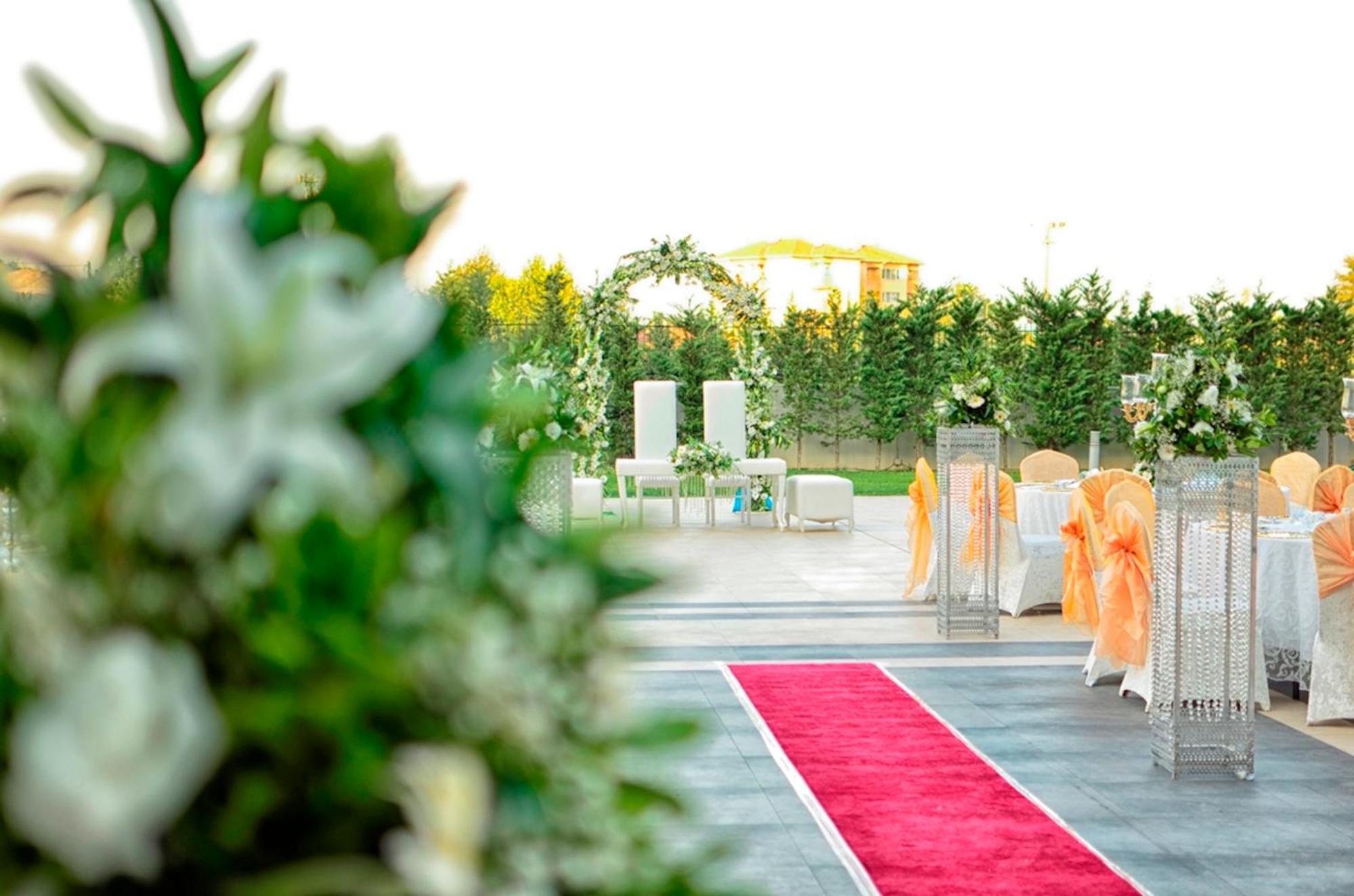 Miracle Istanbul Asia Airport Hotel & Spa Istambul Exterior foto The wedding venue