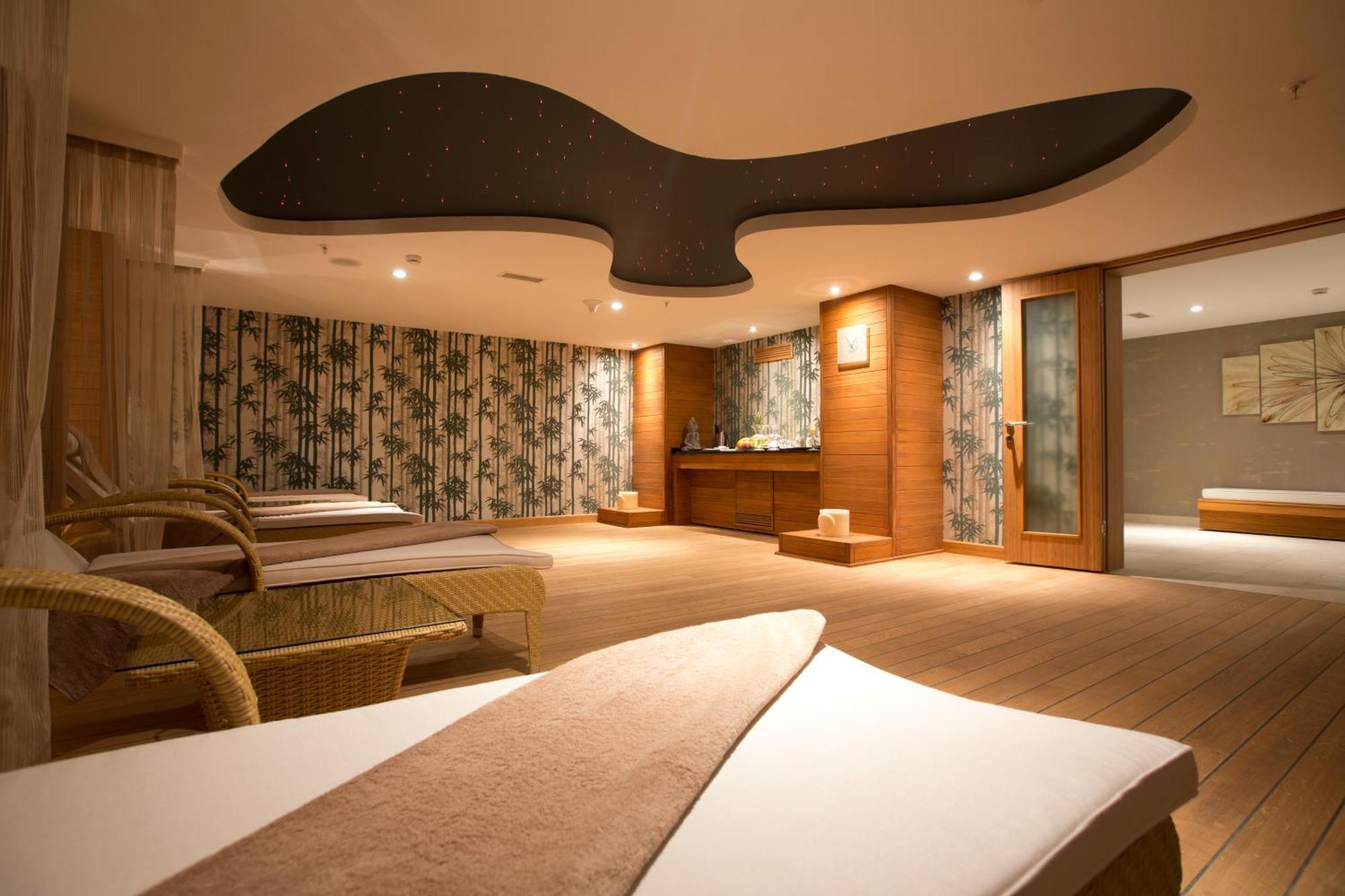 Miracle Istanbul Asia Airport Hotel & Spa Istambul Exterior foto The spa at The Landmark
