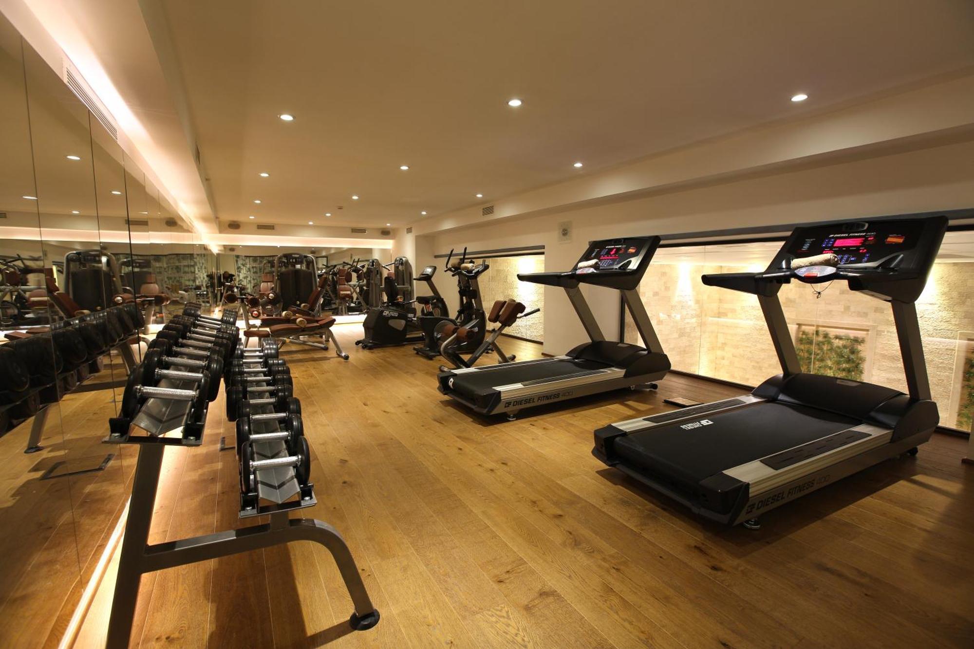 Miracle Istanbul Asia Airport Hotel & Spa Istambul Facilidades foto The gym at the hotel