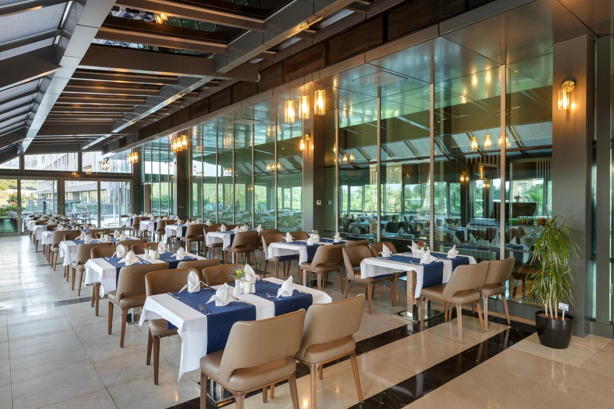 Miracle Istanbul Asia Airport Hotel & Spa Istambul Exterior foto Restaurant