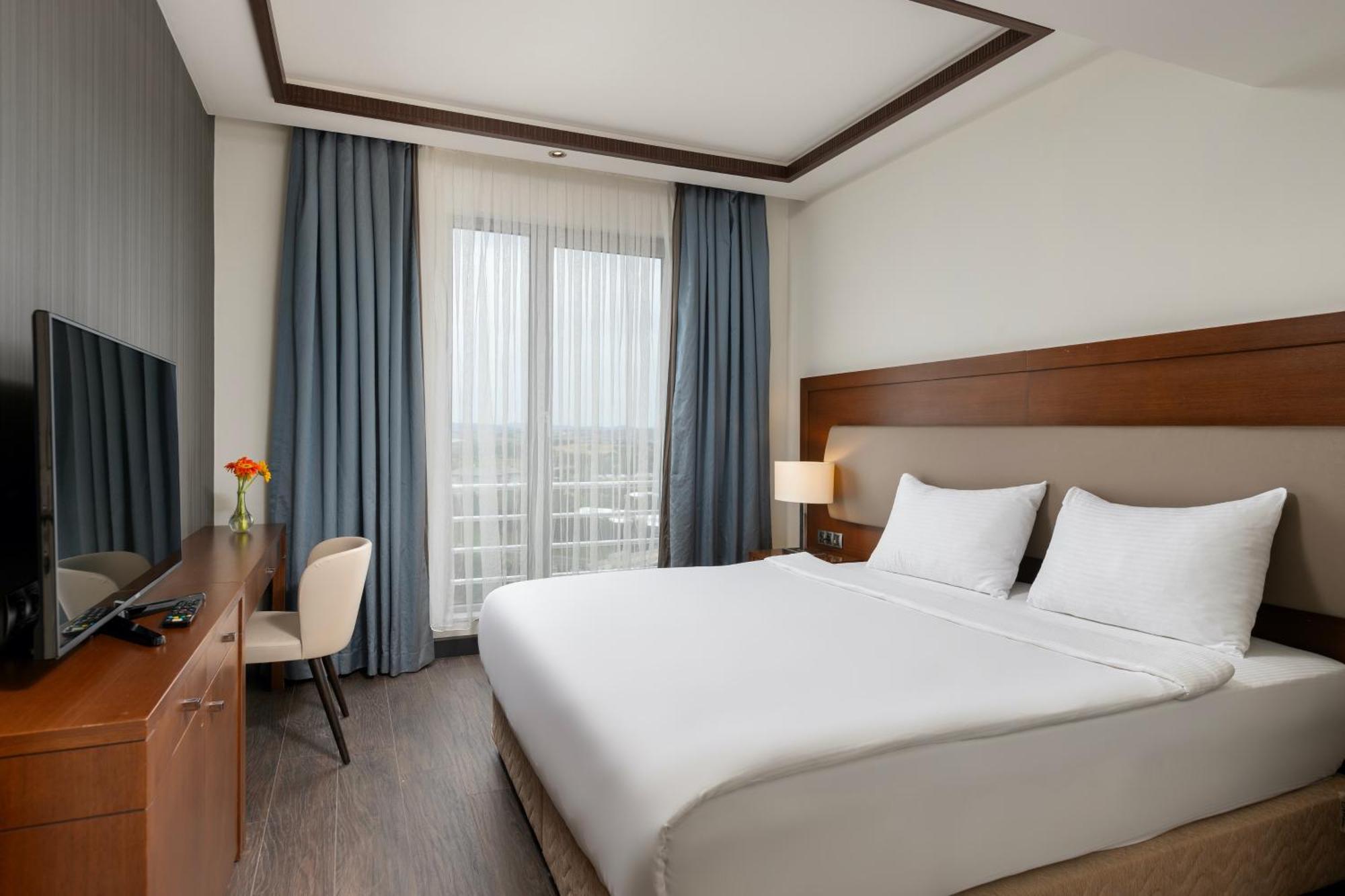 Miracle Istanbul Asia Airport Hotel & Spa Istambul Exterior foto A room at the hotel