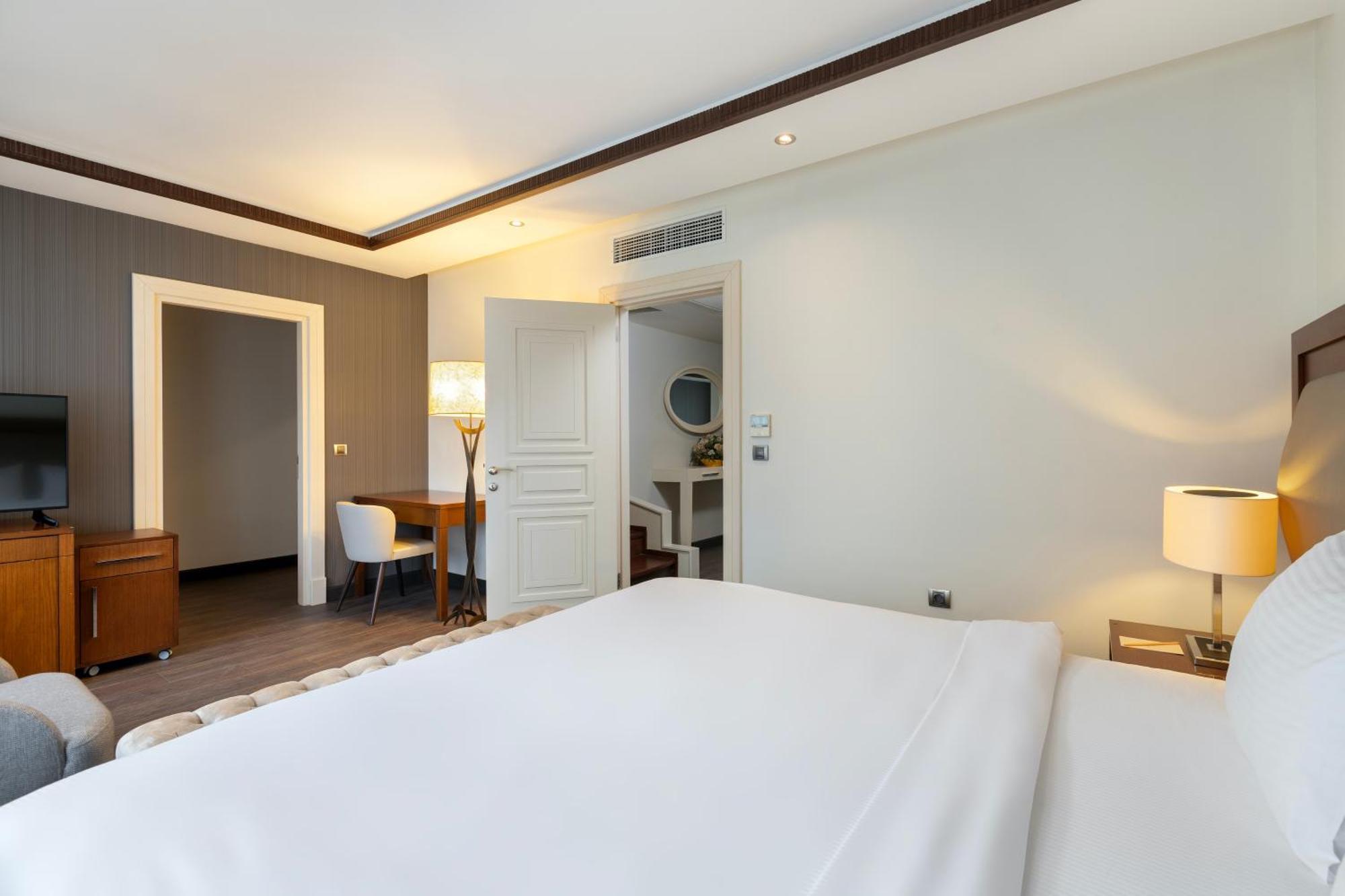 Miracle Istanbul Asia Airport Hotel & Spa Istambul Exterior foto A bedroom at the hotel