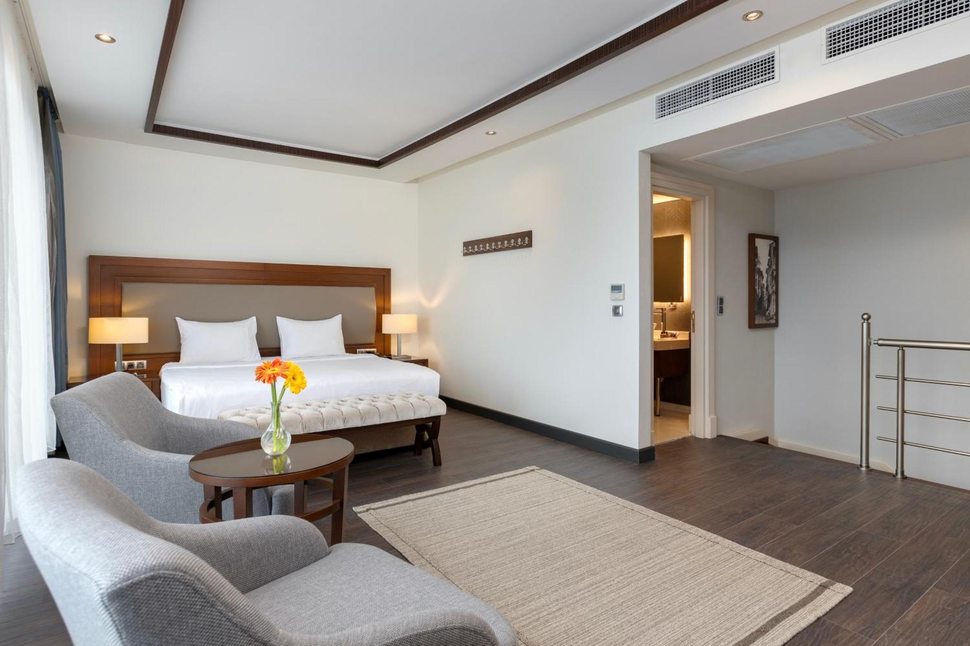 Miracle Istanbul Asia Airport Hotel & Spa Istambul Exterior foto A bedroom at the hotel