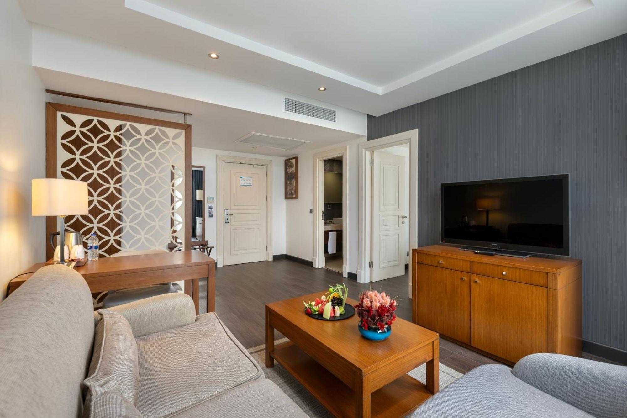 Miracle Istanbul Asia Airport Hotel & Spa Istambul Exterior foto A suite at the hotel