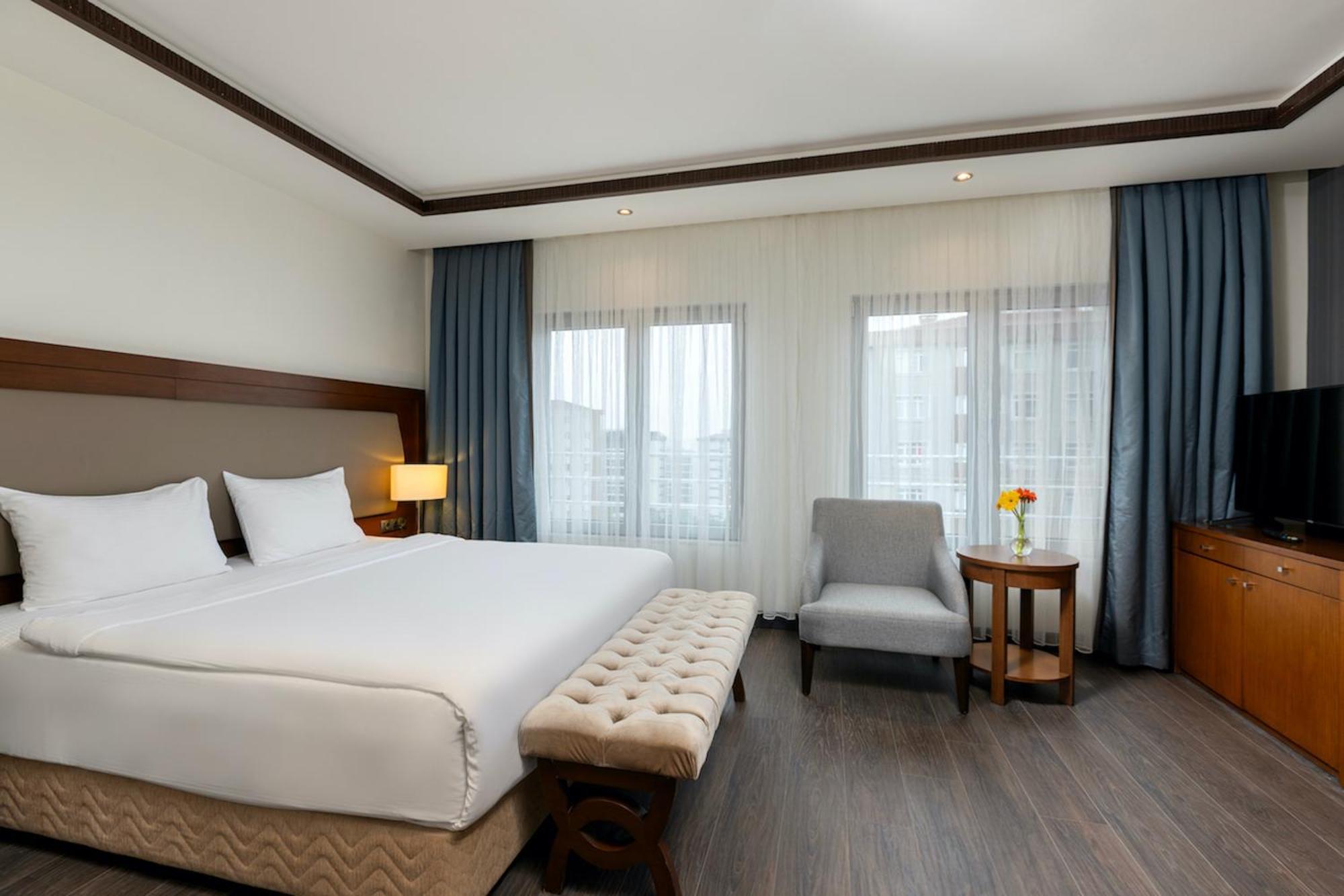 Miracle Istanbul Asia Airport Hotel & Spa Istambul Exterior foto A bedroom at the hotel